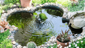 Fontaine en pierre naturelle dans un jardin